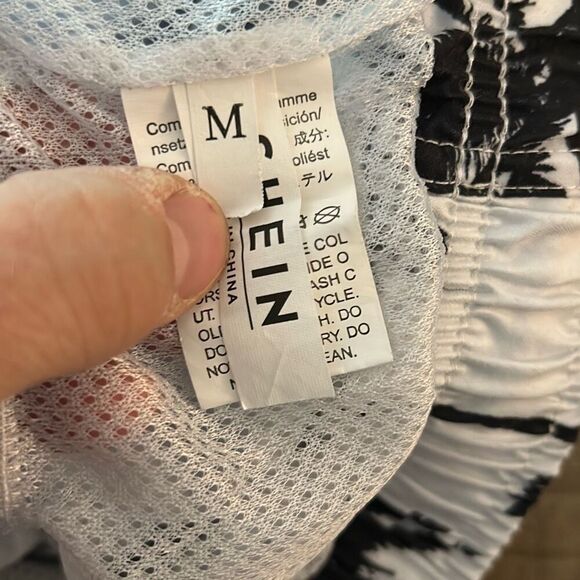 SHEIN Men’s Tropical Swim Shorts. Size Medium - Picture 4 of 5